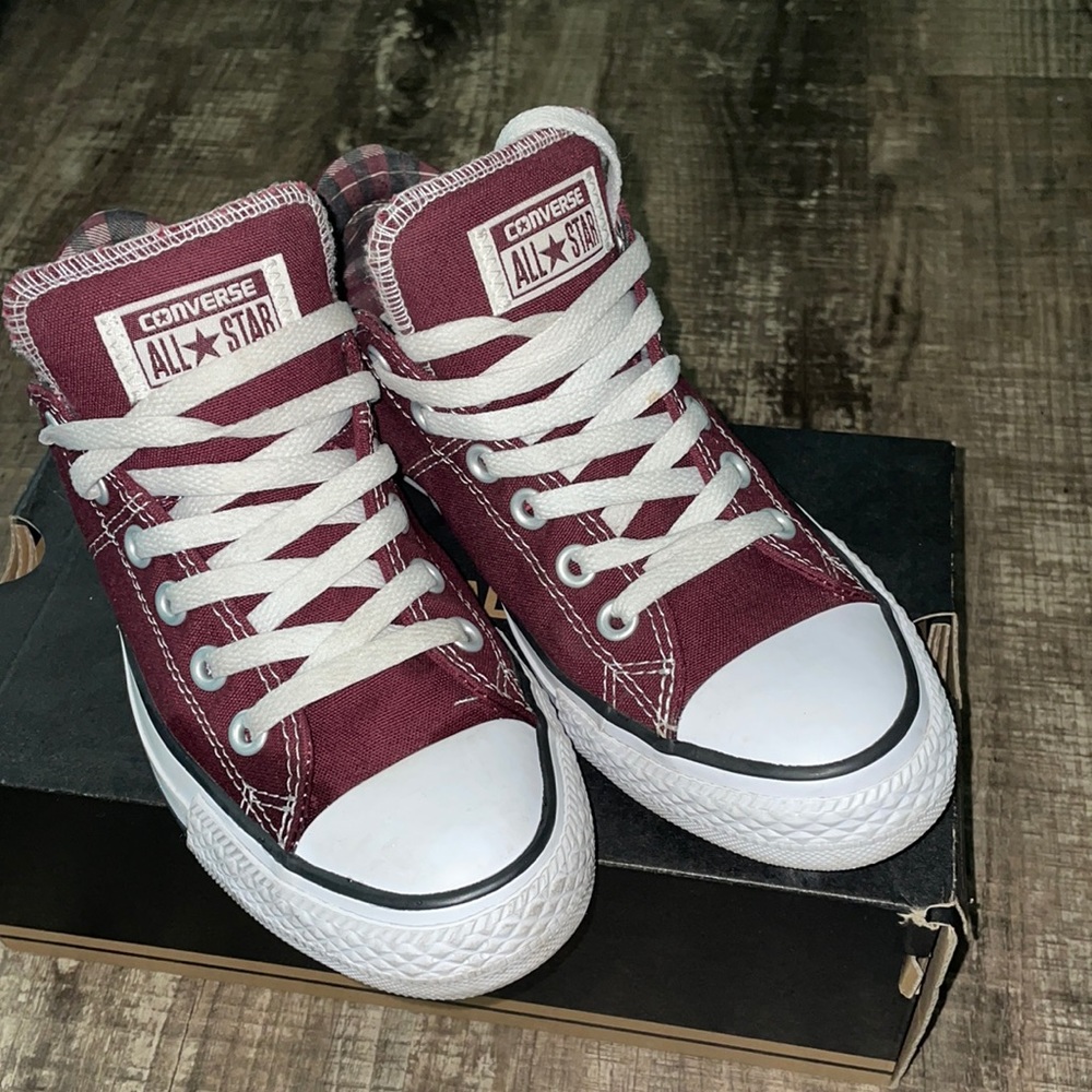 Converse Women’s size 8 Bordeaux